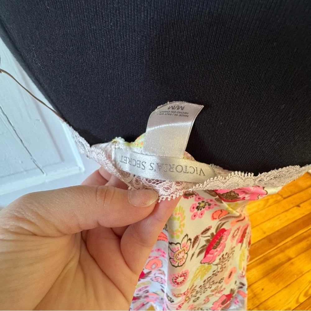 Victoria Secret floral slip - Picture 4 of 4